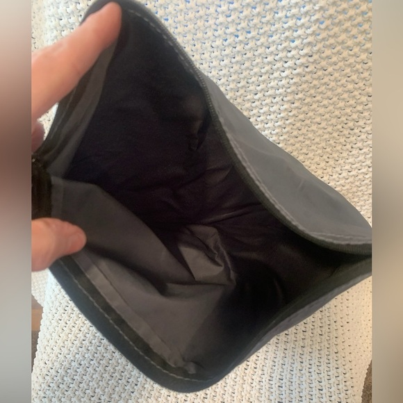 Unbranded Multipurpose Gray Zippered Nylon Pouch/Bag; 12.5" W x 19.5" H - Picture 4 of 7